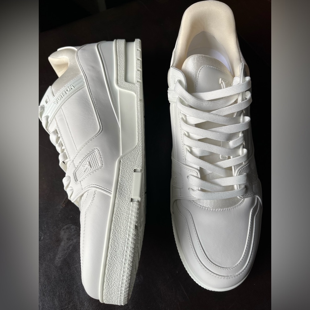 AUTHENTIC Men’s Louis Vuitton Trainer sneakers size 12 with dust bags